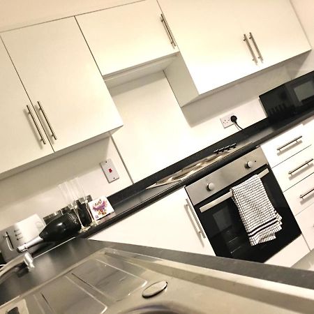 Central Spacious 2 Bedroom By Union Square Free Parking Aberdeen Eksteriør billede